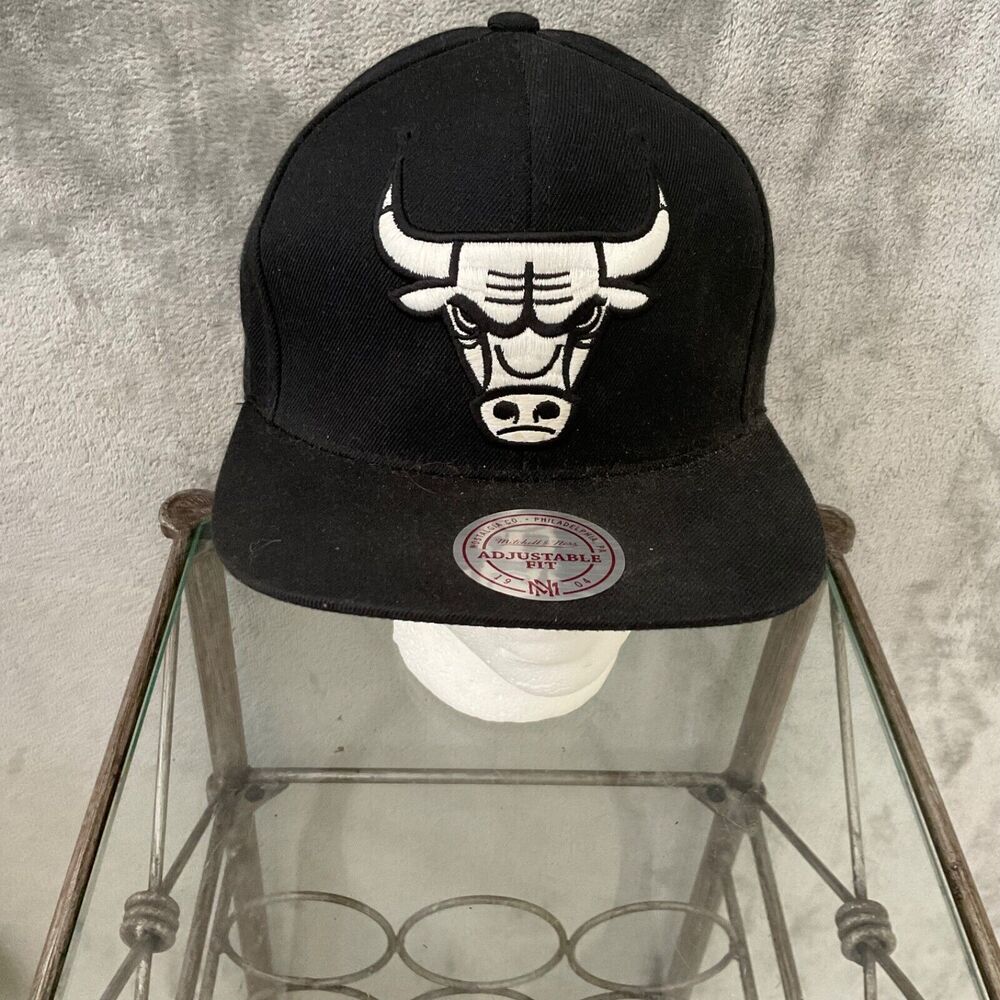 NBA Mitchell Ness Chicago Bulls Black Snapback Flat Bill Hat Cap Adj. wool blend
